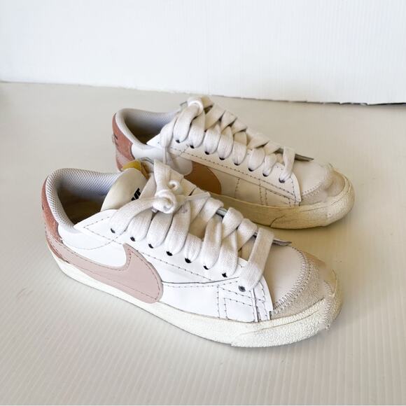 Nike Blazer Low 77 Jumbo Sneakers in White Pink Oxford - Picture 9 of 10